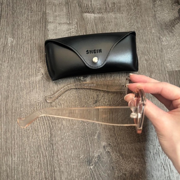 SUNGLASSES - Picture 2 of 2